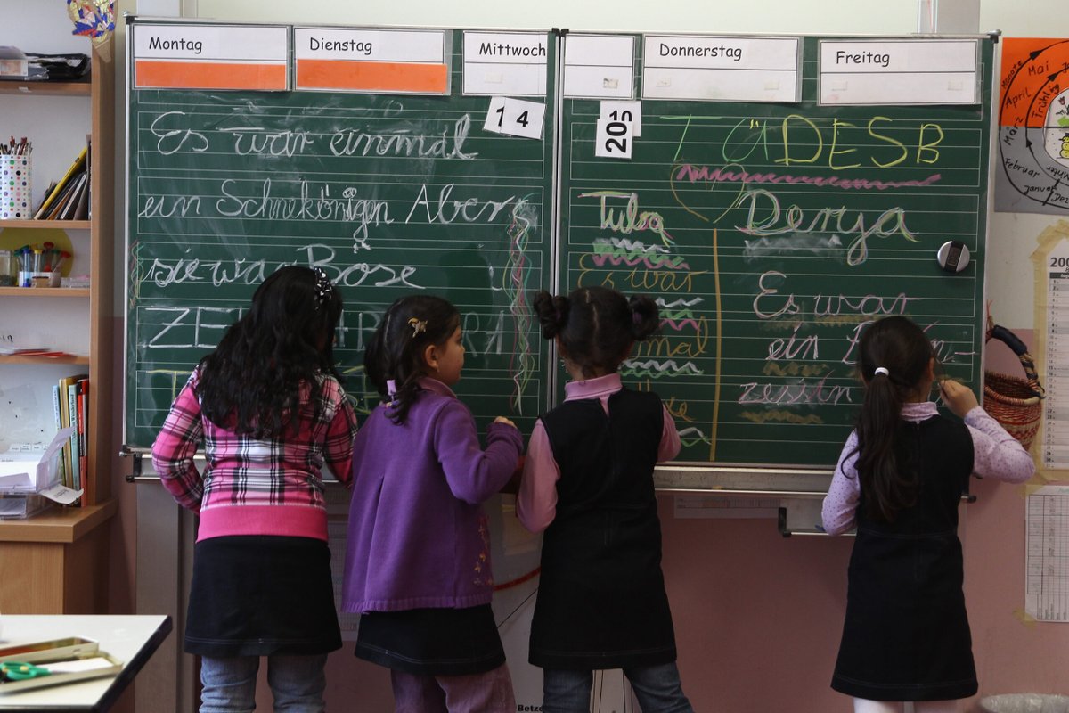 TheRoot's tweet image. The Sad, Frightening Consequences of Summer Break For Black Kids dlvr.it/TM0DtS