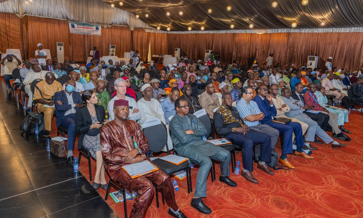 PNUDMALI's tweet image. [2/2]:Le PNUD réaffirme son engagement à accompagner les efforts du 🇲🇱 pour l’appropriation et la contextualisation des progrès technologiques notamment de l’IA au service du développement humain, conformément aux ambitions déclinées dans la VISION 2063 et la SNEDD.
#HDR2025 #IA