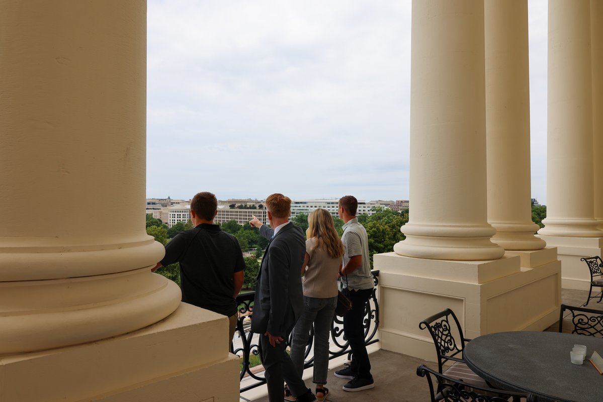 SenatorLankford's tweet image. Cindy and I had the pleasure of giving a Capitol Tour to Eli Willits, the No.1 MLB draft pick, and his family. Eli is a remarkable young man from Oklahoma who is grounded in his faith, and we are excited that he is going to play ball here in DC. Eli, we can’t wait to watch you…