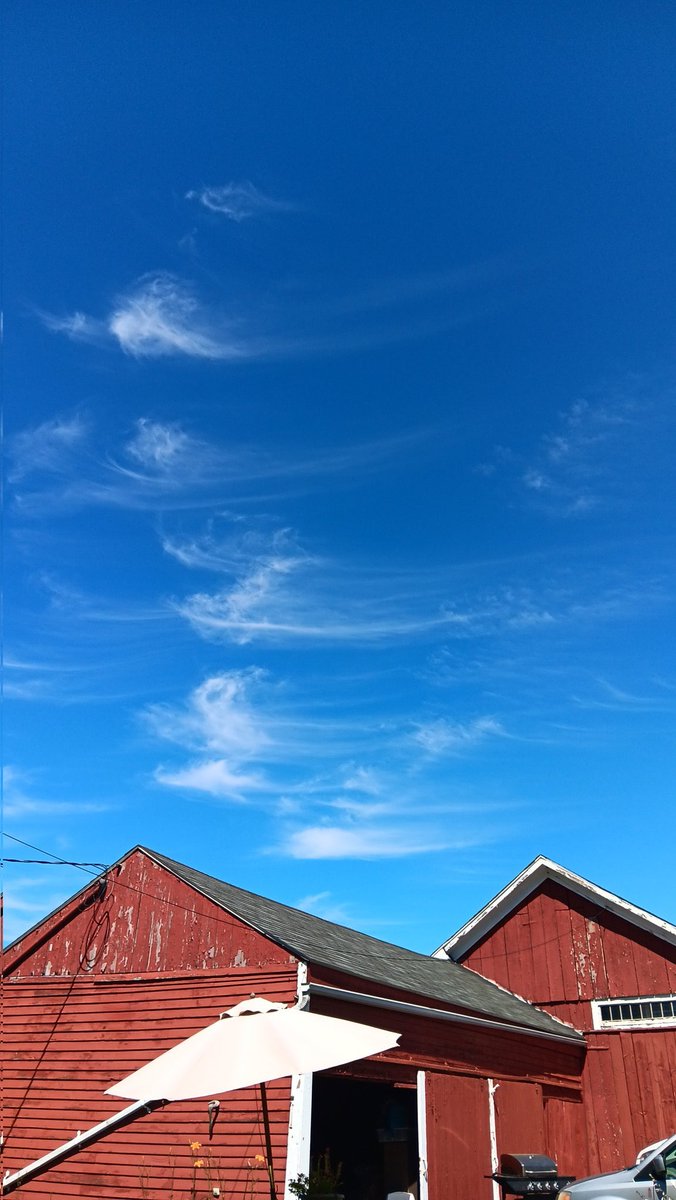 Running62338758's tweet image. Blue sky, wispy clouds, breezy, dry and warm. Perfect. @ContentWxGuy @ericfisher @RachelFrank_CT