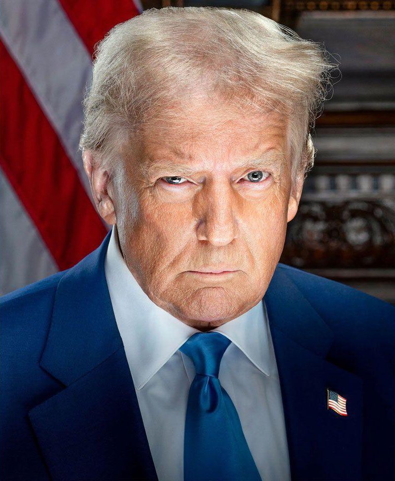 BLOSSOM4GOOD's tweet image. Abeg O! Nigerians assuming President Trump invite Edo state governor, Monday Okpebholo to come and have discussion with him, What kind of language will you advise him to use? Pigin, Queens or native language? Since he can't pronounce 15 million, but Peter Obi is his problem.