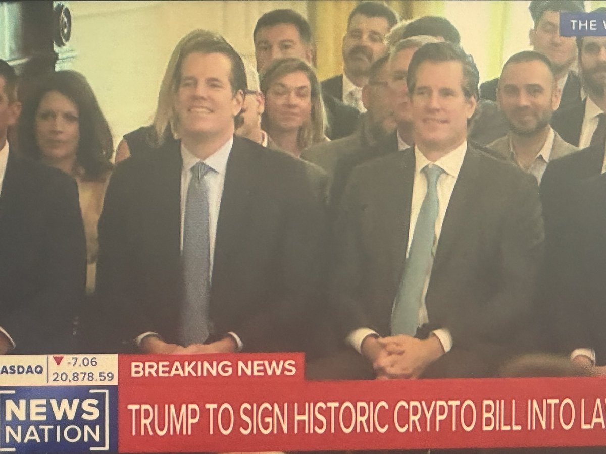 JoeKhalilTV's tweet image. Winklevoss twins at White House for the GENIUS ACT bill signing.
President Trump acknowledged them, says he still can’t tell them apart.