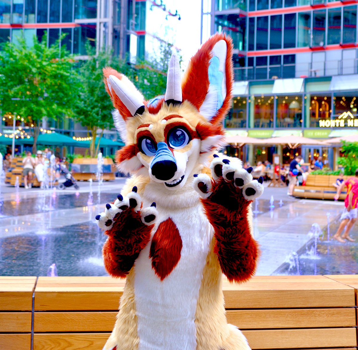 CoVahr_Fox's tweet image. Oh, I almost forgot! Last #FursuitFriday before my very first live Concert! Whoop! Aaaaah