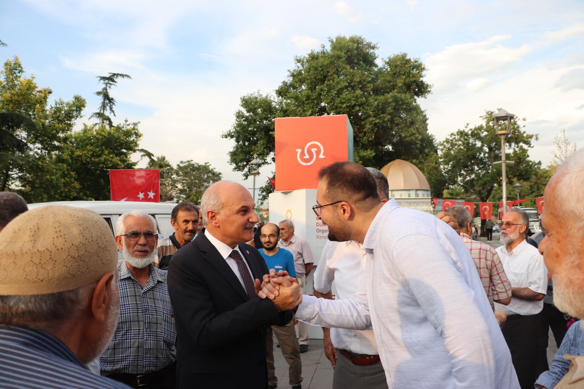 İstanbul Milletvekilimiz Birol Aydın, İl Başkanımız Mehmet Demirel ve Gençlik Kolları İl başkanımız Ahmet Cevher Eröz, Selçuklu İlçe Teşkilatımızın düzenlediği aşure dağıtım programına katıldılar.