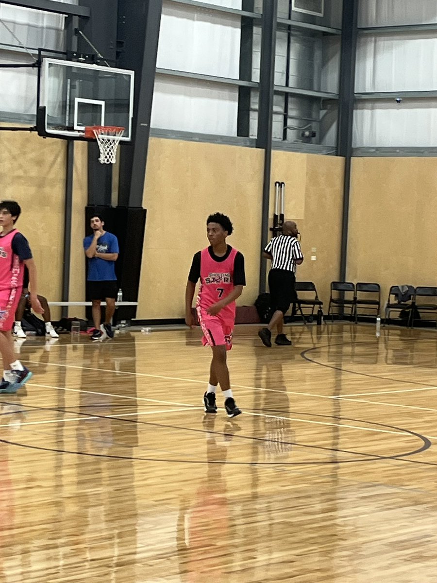 Jewlz💎 (@jewlzonthemic) on Twitter photo 🚨#SummerHoopfest Live🚨
Nice quickness and instinctive playmaking from <a href="/JosiahHall2027/">Josiah Hall</a>
He’s leading <a href="/LearyStephone/">Coach Stephon Leary</a> to a large deficit in the second half.
<a href="/AlamoCityHoops1/">Alamo City Hoops</a> #ACH 🚨#SummerHoopfest Live🚨
Nice quickness and instinctive playmaking from <a href="/JosiahHall2027/">Josiah Hall</a>
He’s leading <a href="/LearyStephone/">Coach Stephon Leary</a> to a large deficit in the second half.
<a href="/AlamoCityHoops1/">Alamo City Hoops</a> #ACH