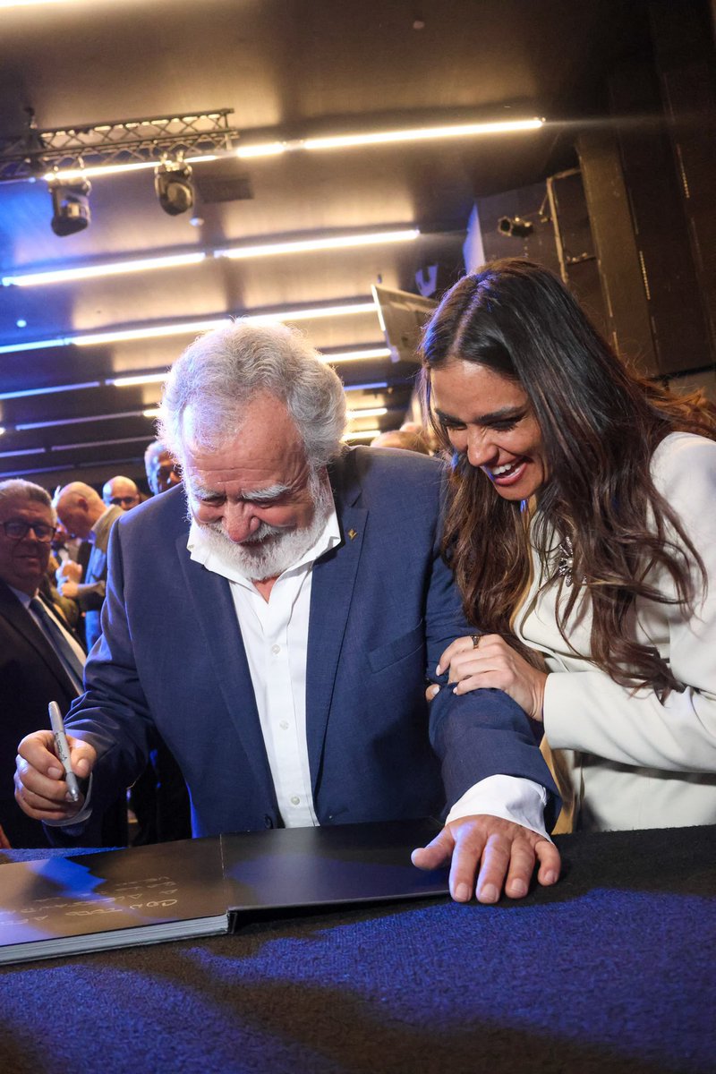 <a href="/A_Encinas_R/">Alejandro Encinas</a> Dígaselo personalmente, parecen ser cercanos.