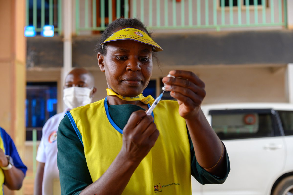 PreventTyphoid's tweet image. More scenes from #Kenya's vaccination campaign to #TakeOnTyphoid ⤵️
Learn more about why preventing #typhoid is an essential endeavor: coalitionagainsttyphoid.org/why-typhoid/
📸 Photo Credit: Martin Mwangi