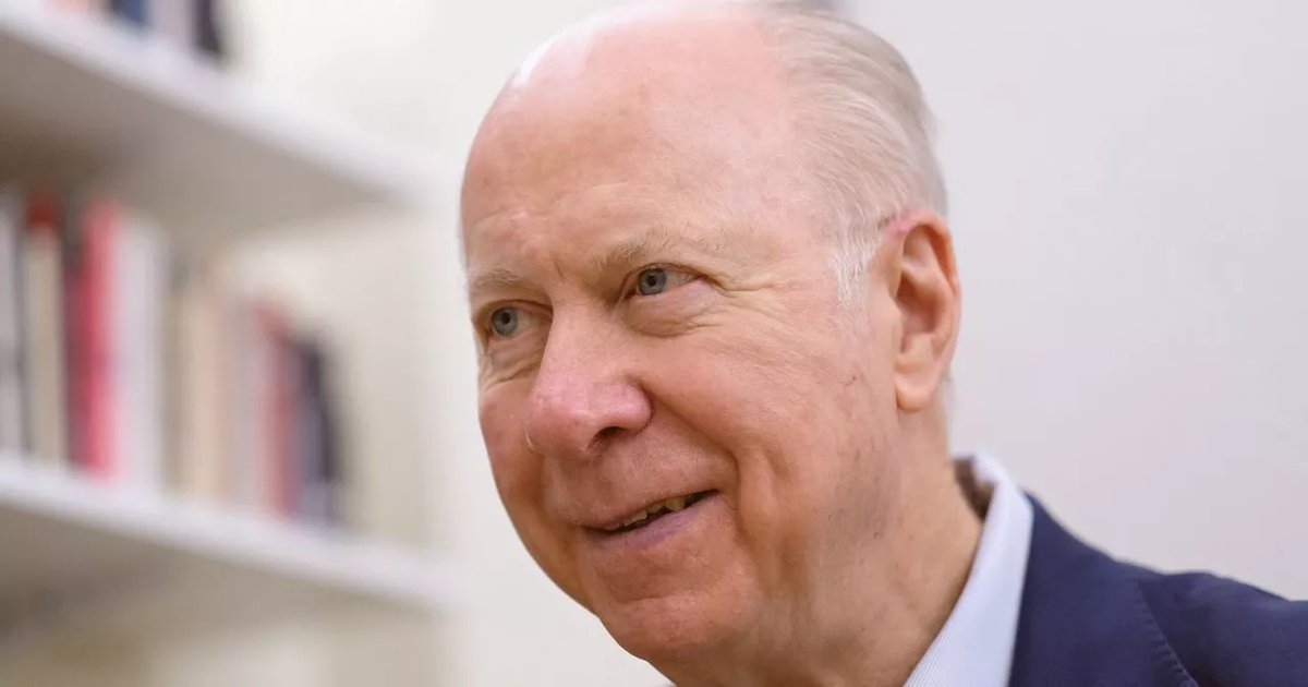 The world lost a great man in David Gergen last week. Gergen was noted for his many jobs in politics and public service – including serving in the administrations of four U.S. Presidents of both political parties. He passionately supported higher education.  

Read more about