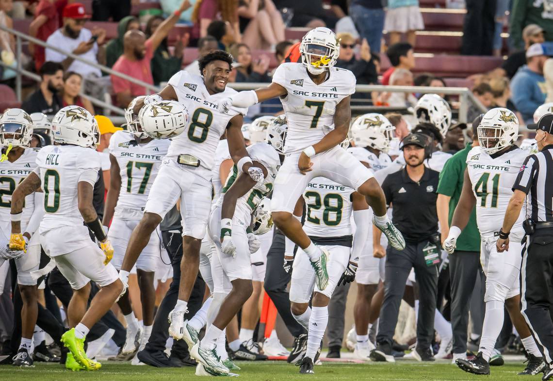 After a great conversation with <a href="/CoachKMerch/">Ken Merchant</a> I am fortunate and humbled to receive a scholarship offer to Sacramento State University #AGTG #GoGoSacramento <a href="/BrennanMarion4/">Coach Marion</a> <a href="/SacHornetsFB/">Sac State Football</a> <a href="/GregBiggins/">Greg Biggins</a> <a href="/adamgorney/">Adam Gorney</a> <a href="/ChadSimmons_/">ChadSimmons</a> <a href="/CoachTroop3/">elite_Threatz</a>