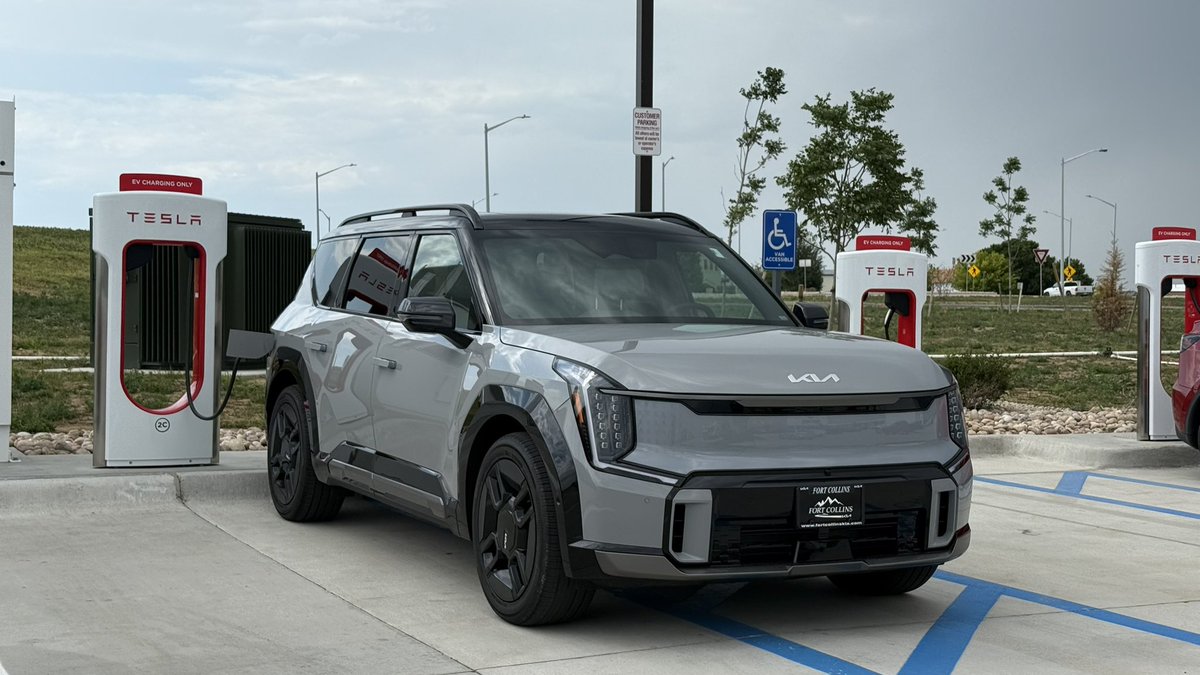 OutofSpecDetail's tweet image. #1 Kia Ambassador on the interwebs charging natively at a supercharger 😎