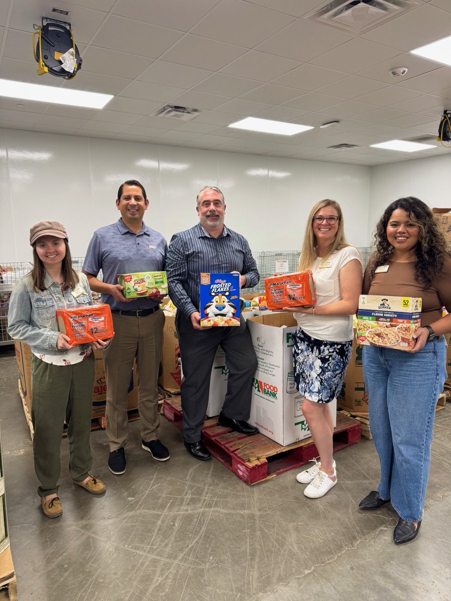 PSOklahoma's tweet image. PSO employees work hard every day to provide safe and reliable power — and they’re just as committed when it comes to supporting our communities. Big thanks to our team for collecting donations for the Food Bank of Eastern Oklahoma and Lawton Food Bank! #PSOklahoma