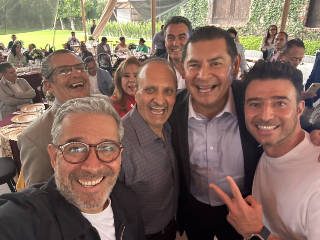 Erick Becerra (@erickbecerra1) on Twitter photo Aquí, con el gobernador de Puebla, <a href="/armentapuebla_/">Alejandro Armenta</a> con mis queridos <a href="/pepehanan/">Pepe Hanan</a> <a href="/eliashanan08/">@EliasHanan</a> y <a href="/bacoalatriste/">Baraquiel Alatriste</a> Aquí, con el gobernador de Puebla, <a href="/armentapuebla_/">Alejandro Armenta</a> con mis queridos <a href="/pepehanan/">Pepe Hanan</a> <a href="/eliashanan08/">@EliasHanan</a> y <a href="/bacoalatriste/">Baraquiel Alatriste</a>