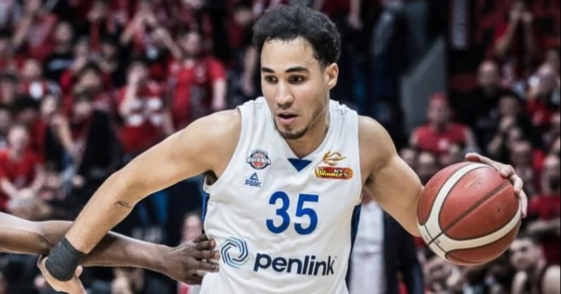ryleerobinsontv's tweet image. Tennessee adds Israeli combo guard Ethan Burg (AY-tahn BOURG) for the 2025-26 season.
Burg spent the past two years playing professionally in Israel.
In those two years, Burg averaged 11.0 points, 2.9 assists & 2.7 rebounds per game. #Vols