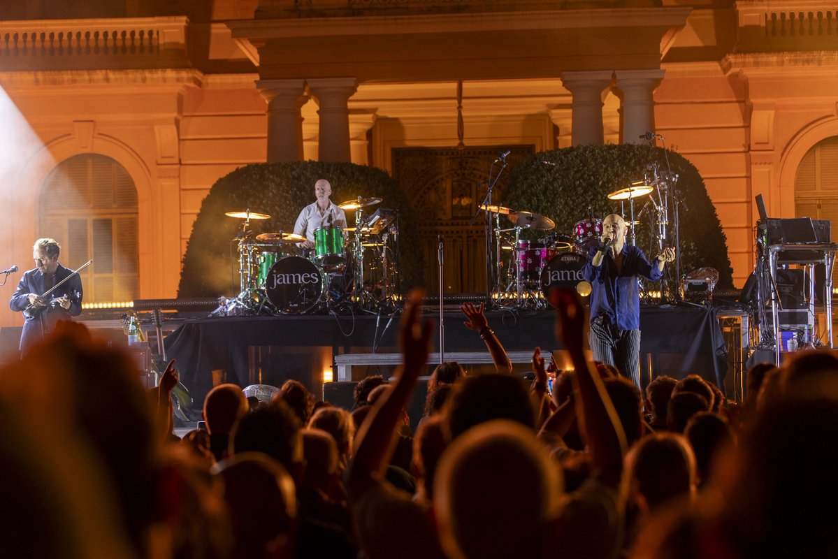 Un directe honest, ple de talent i emoció.

Una d’aquelles nits que fan gran el nostre escenari i que es queden a dins per sempre.

Gràcies, James, per fer-ho tan real! ✨

📸: Sergi Briet