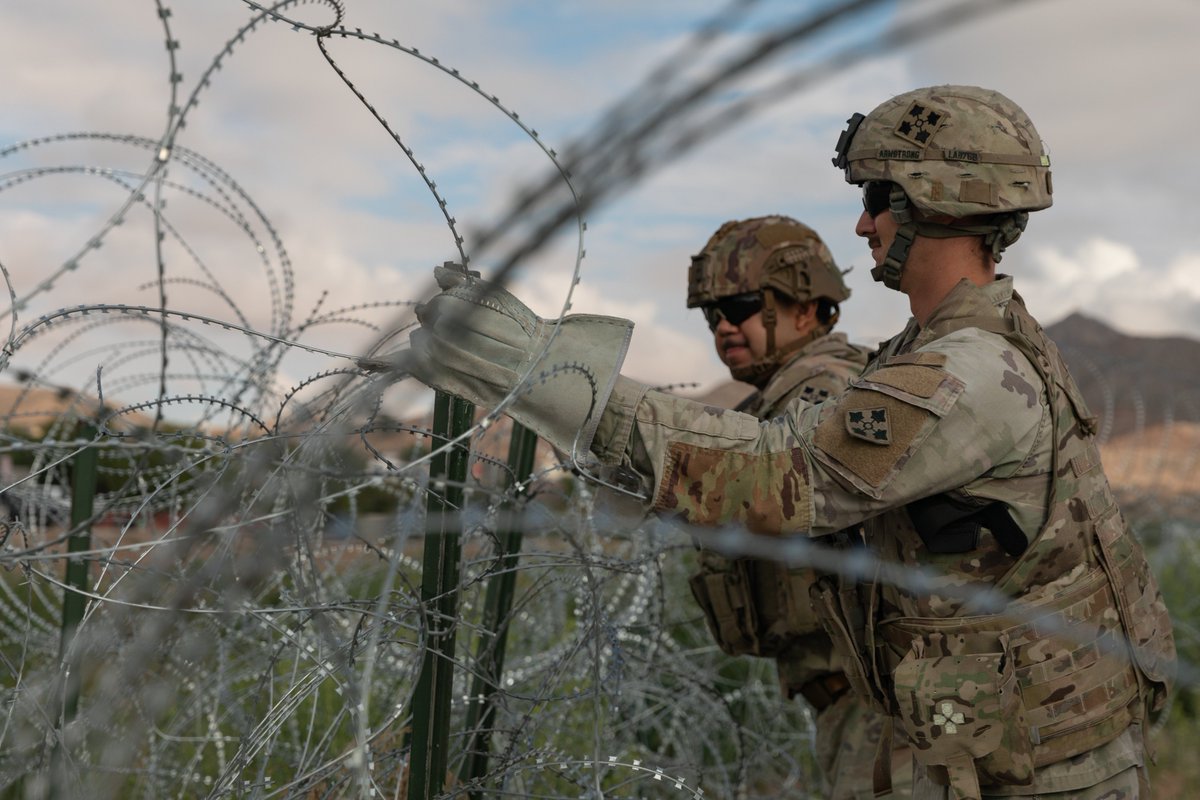 USNorthernCmd's tweet image. Patrolling the southern border — Soldiers, with @JointTFSB, support @CBP with surveillance and security ops.
📍 El Paso, Texas