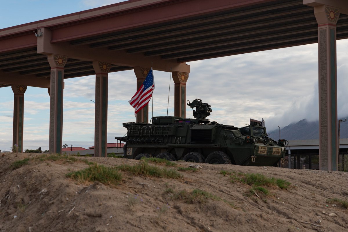 USNorthernCmd's tweet image. Patrolling the southern border — Soldiers, with @JointTFSB, support @CBP with surveillance and security ops.
📍 El Paso, Texas