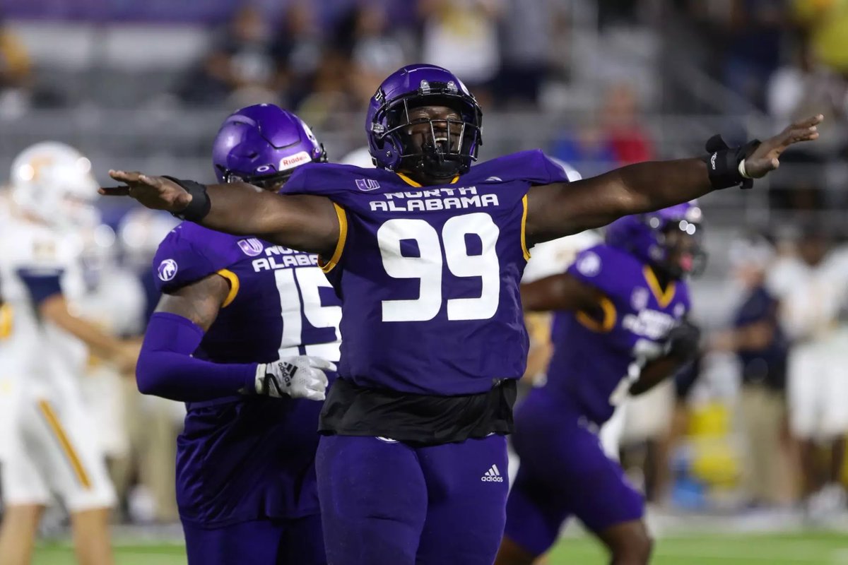 #AGTG after a great camp and conversation with <a href="/CoachPersons/">KP</a> i’m blessed to receive my 1st D1 offer from <a href="/UNAFootball/">North Alabama Football</a> 

<a href="/Coach_SandersQ/">Quad Sanders</a> <a href="/coachbschu/">BJ Schuller</a> <a href="/tctabler/">PrepRedZoneTom Tabler</a> <a href="/PrepRedzoneAR/">Prep Redzone Arkansas</a> <a href="/EarlGill10/">Earl Gill</a>