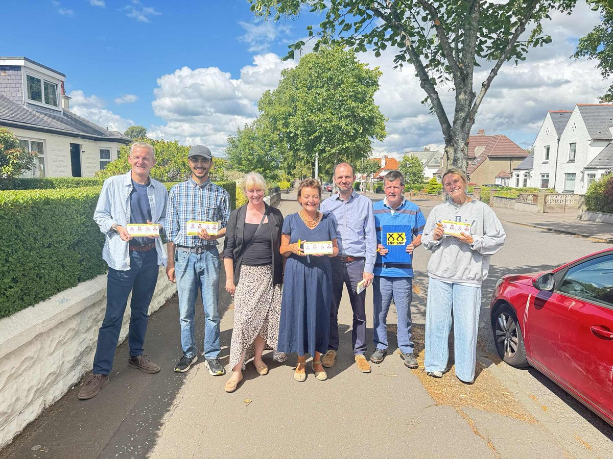 alexgill_'s tweet image. Great team out today in Dundee campaigning for the SNP!