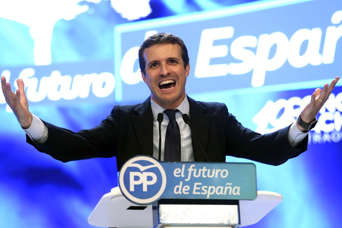 CuadraturaC's tweet image. ¿Soy la única que pensaba que Montoro ya estaba imputado? Después de la amnistía fiscal, lo daba por hecho. Resulta que nadie se había dado cuenta hasta ahora. Es como cuando muere alguien y piensas "ah, ¿aún estaba vivo?". Y es que es del PP, un partido cuya bandera es esa.