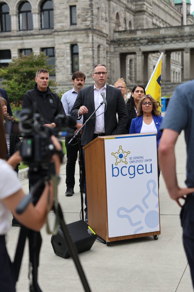 bcgeu's tweet image. MEDIA RELEASE: Public service workers to take strike vote following impasse
“Workers are facing an affordability crisis and if wages don’t keep up with the cost of living, we lose skilled workers – at a time when we need a strong public service the most," said Paul Finch, BCGEU…