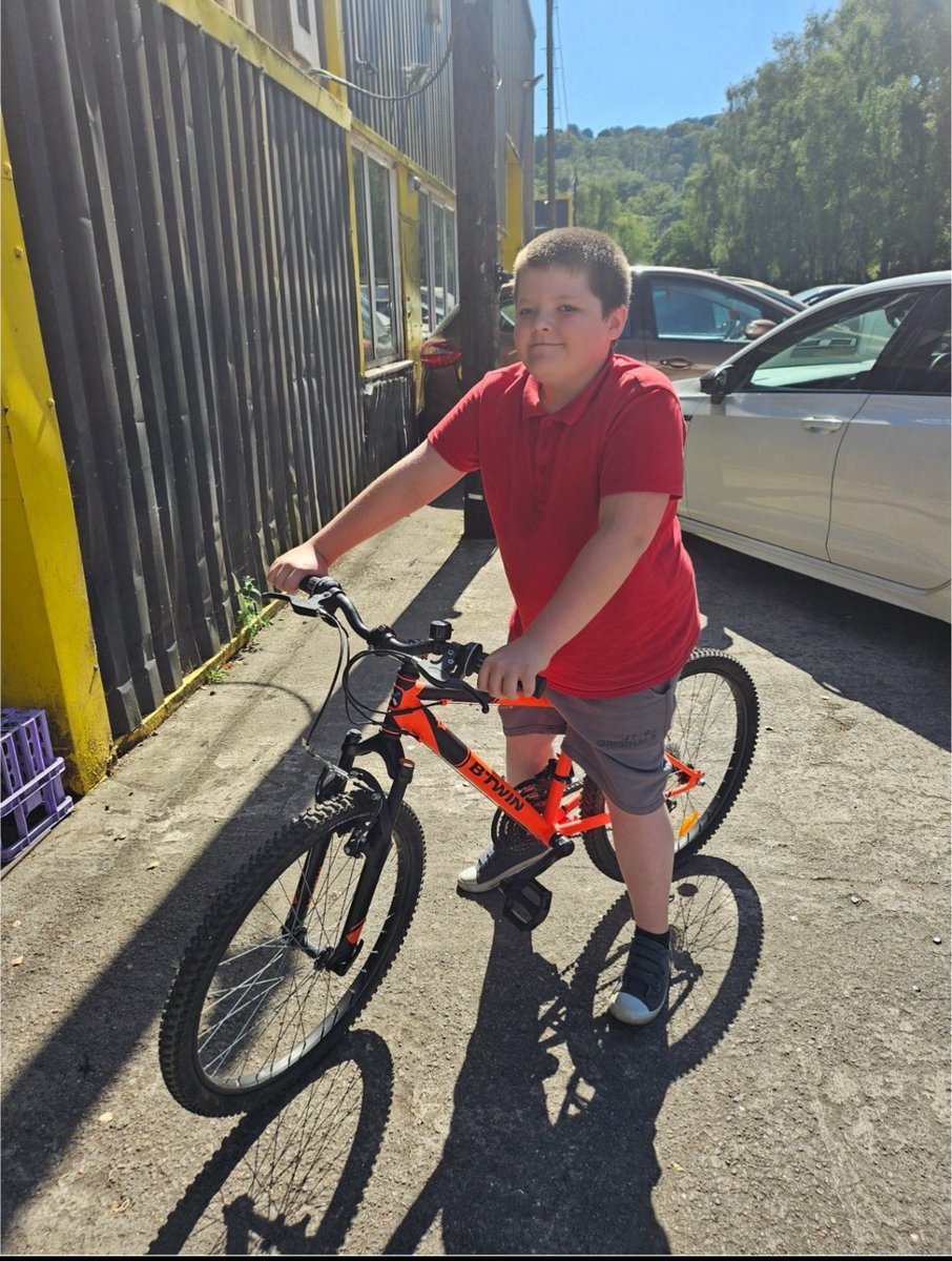 Greenhill10's tweet photo. Jake with his new bike, his prize from the summer raffle. Thank you so much @PuffaJones Enjoy the summer holidays Jake. https://t.co/sn6A746TGh