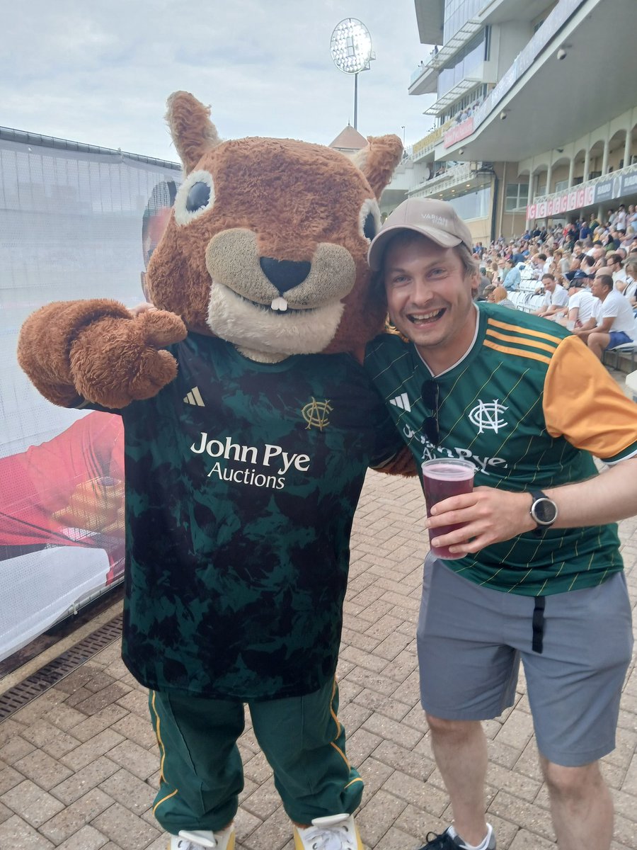 Graham Clark (@grahamclark85) on Twitter photo I might be pushing nearly 40 but can't beat a picture with a mascot <a href="/TrentBridge/">Nottinghamshire CCC</a> ! I might be pushing nearly 40 but can't beat a picture with a mascot <a href="/TrentBridge/">Nottinghamshire CCC</a> !