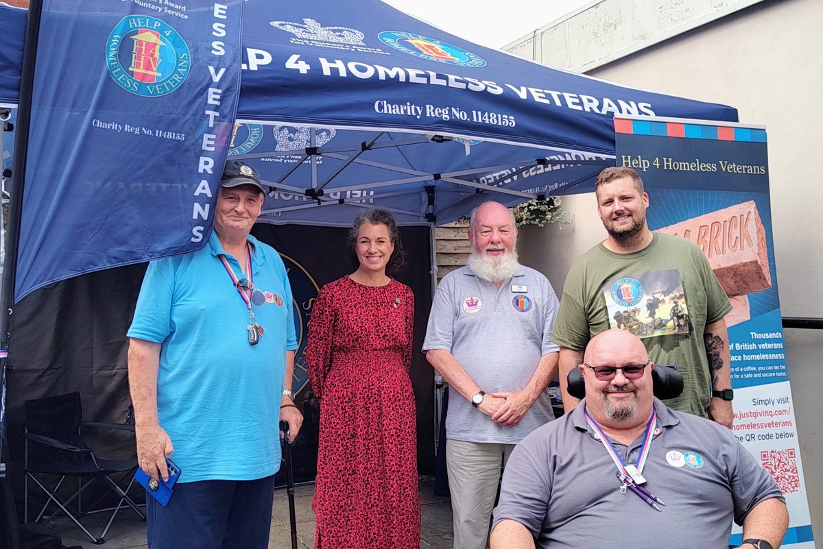 Pleasure to drop into The Lord Reresby in Thrybergh to chat with veterans raising money for Help 4 Homeless Veterans. If you'd like to Buy-a-Brick too, visit justgiving.com/campaign/h4hvb…