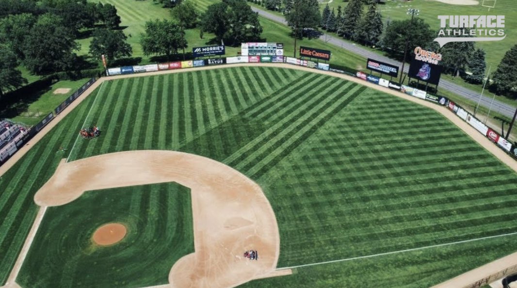 Turfaceproducts's tweet image. Joe Faber Field in St. Cloud, MN. 馃嚭馃嚫
Thanks for submitting your art, Paul Bruns!
He鈥檚 also the winner of our Turface Grounds Crew hat giveaway. 馃帀
Thank you for choosing #Turface.
This mowing pattern is everything.
#dirtgottaloveit #groundscrew #baseball