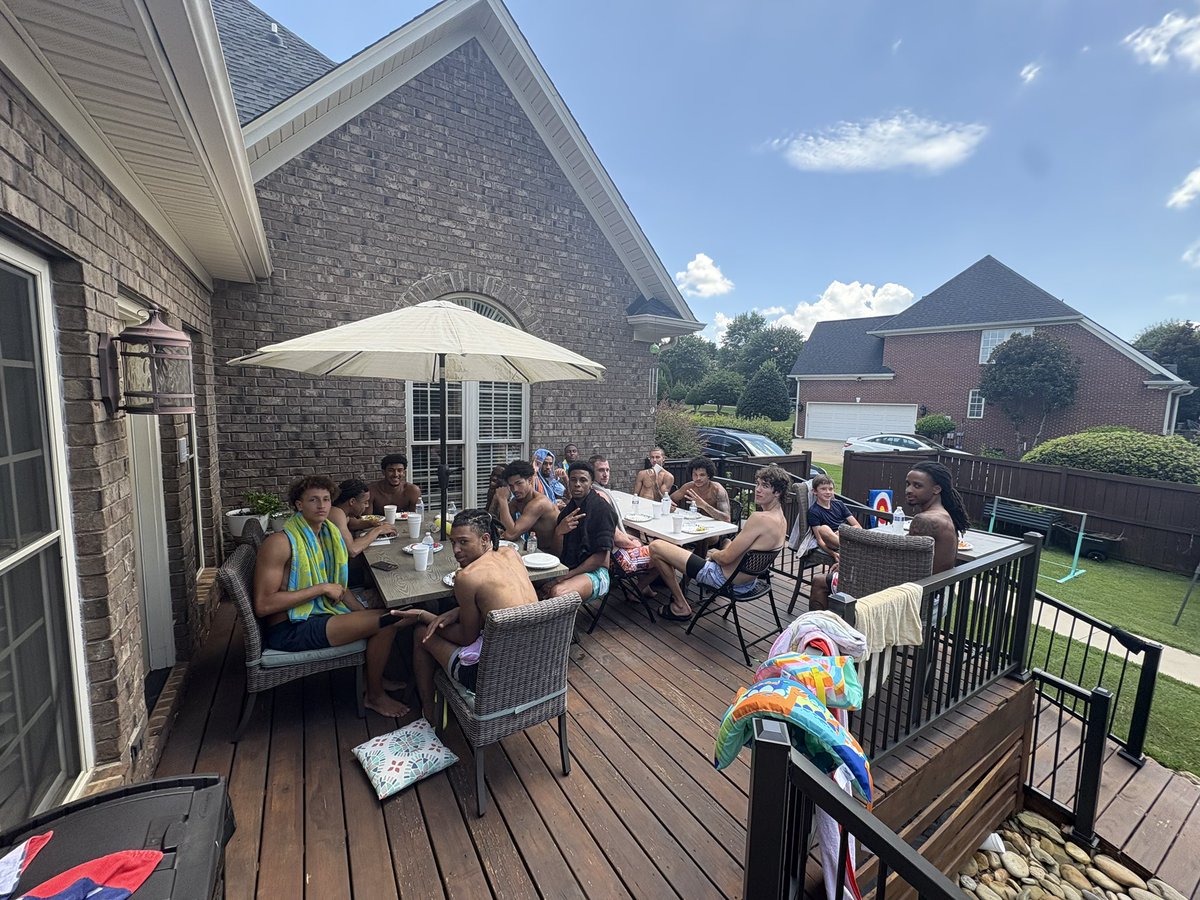 UpstateMBB's tweet image. The squad took over @richterhoops pool & grill today