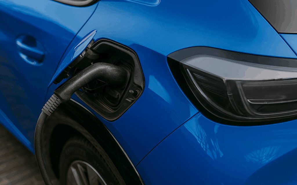 De Zoetermeerse VVD (@vvdzoetermeer) on Twitter photo Je eigen auto opladen met jeāÆeigenāÆstroom moet wat de <a href="/VVDZoetermeer/">De Zoetermeerse VVD</a> betreft Ć©cht mogelijk worden! Bij de behandeling van de laadvisie na de zomer, zal VVD-raadslid Jeffrey van Gils voorstellen indienen om een hiervoor een betaalbare oplossing te bieden: vvdzoetermeer.nl/2025/07/laadbe⦠Je eigen auto opladen met jeāÆeigenāÆstroom moet wat de <a href="/VVDZoetermeer/">De Zoetermeerse VVD</a> betreft Ć©cht mogelijk worden! Bij de behandeling van de laadvisie na de zomer, zal VVD-raadslid Jeffrey van Gils voorstellen indienen om een hiervoor een betaalbare oplossing te bieden: vvdzoetermeer.nl/2025/07/laadbeā¦