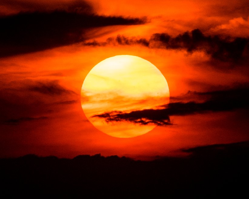 Weekend_Rebel's tweet image. The setting sun emerging from the slowly drifting clouds...
#Sunsetphotography #sunset #goldenhour #summer #nikon