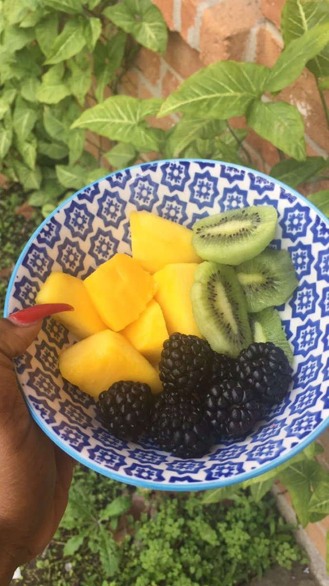 MaeMaeBailey1's tweet photo. 7 day fruit fast🍓🍇🍎🍉 ! 
NO SWEETS! NO ALCOHOL! NO MEAT! 
WHOS DOWN 👀!??? Link in bio for 7 day fruit fast challenge with recipes for each day!! https://t.co/5T40jmRQhP