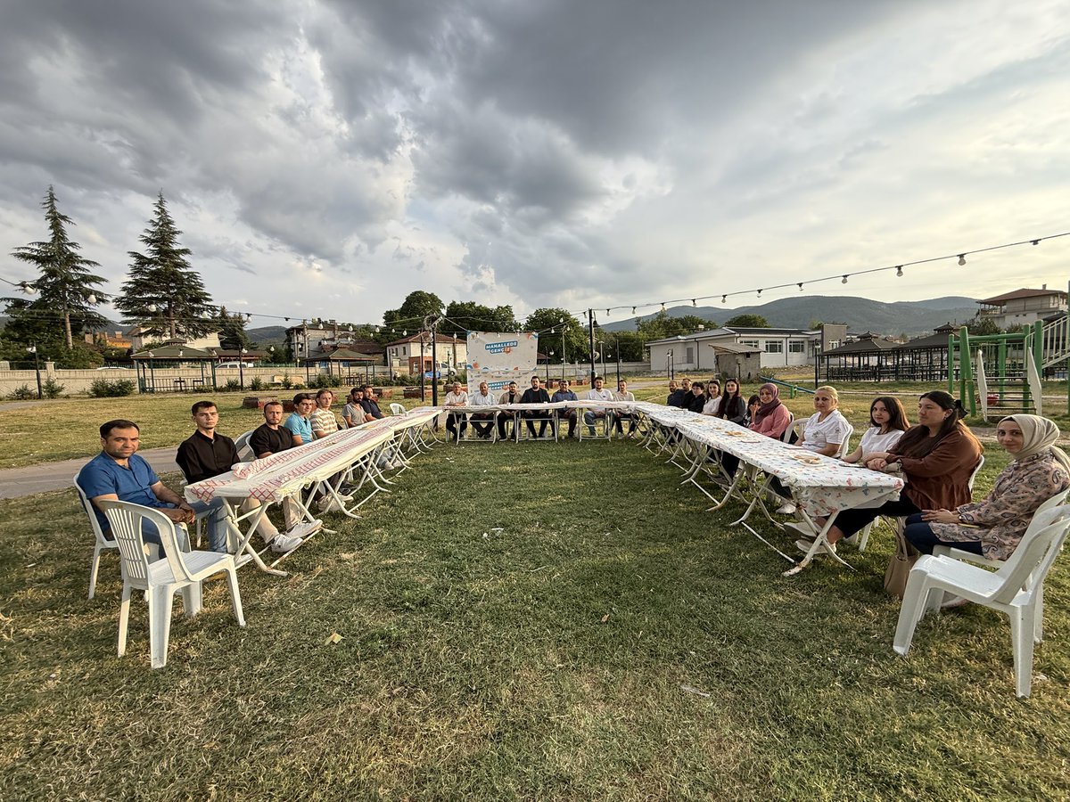 Mahallede Genciz, Eldivan’dayız!

Gençlerin sesi, mahallenin enerjisi olarak yolumuza devam ediyoruz!
Bugün Eldivan’da; samimi sohbetler, içten gülüşler ve ortak hayallerle dolu bir gün geçirdik.

🗣 Genç arkadaşlarımızla bir araya geldik, fikirlerimizi paylaştık, geleceğe dair