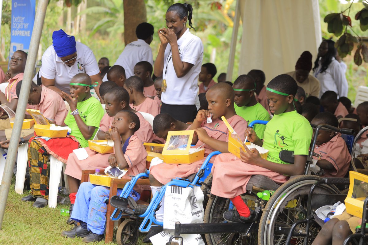MWFAlumniUganda's tweet image. And the other best part of the day? The food🥳.
Yes… kimereeee! 🍛😋
Thank you to #MandelaGroupOfCompanies for making sure no one went hungry while we built hope together at @abilityksph_Ug .
We Appreciate you💙
#Build4KSPH #MandelaDay2025 @MandelaMillers @CJs__256