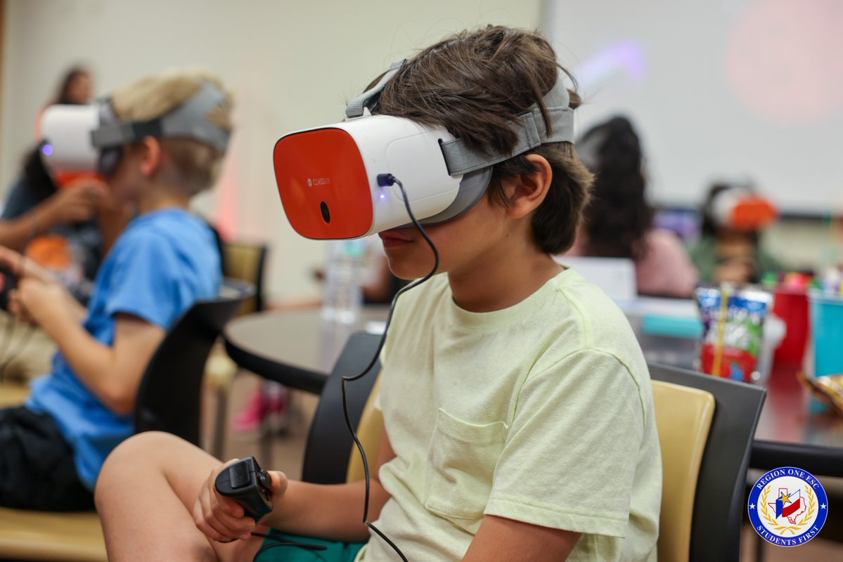 RegionOneESC's tweet image. 🚀 We blasted off to Mars with our friends from the @UTRGV Behavior and Child Development Lab through augmented reality. Thanks to UTRGV for partnering with us to explore STEM with participants.