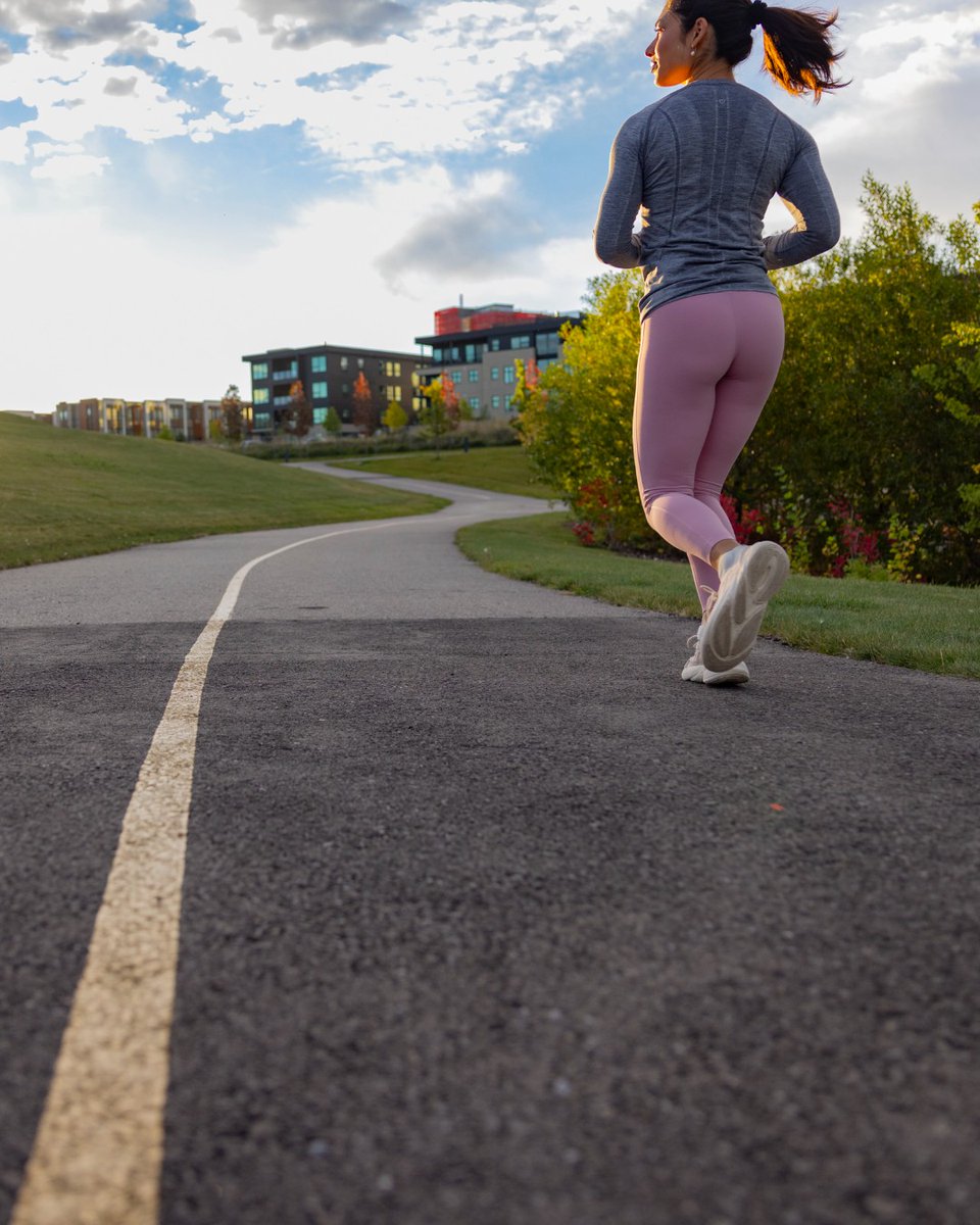 Wander your way through University District 🚶‍♀️

Our scenic paths connect you to so much more, including Foothills Medical Centre, the Bow River, parks, tennis courts, and more.

Connected paths make it easy to get where you need to go, here: myuniversitydistrict.ca/whats-here/ope…