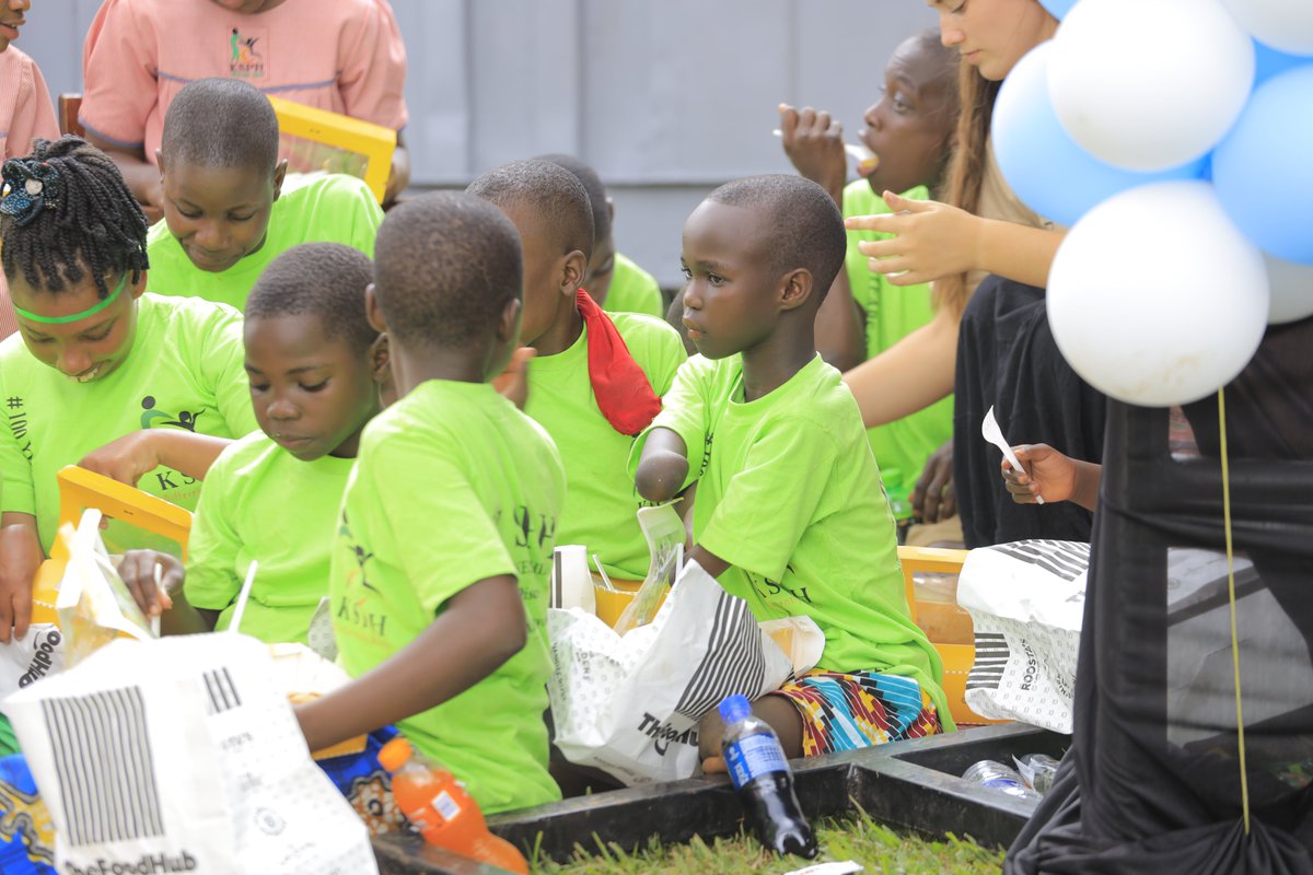 MWFAlumniUganda's tweet image. And the other best part of the day? The food🥳.
Yes… kimereeee! 🍛😋
Thank you to #MandelaGroupOfCompanies for making sure no one went hungry while we built hope together at @abilityksph_Ug .
We Appreciate you💙
#Build4KSPH #MandelaDay2025 @MandelaMillers @CJs__256