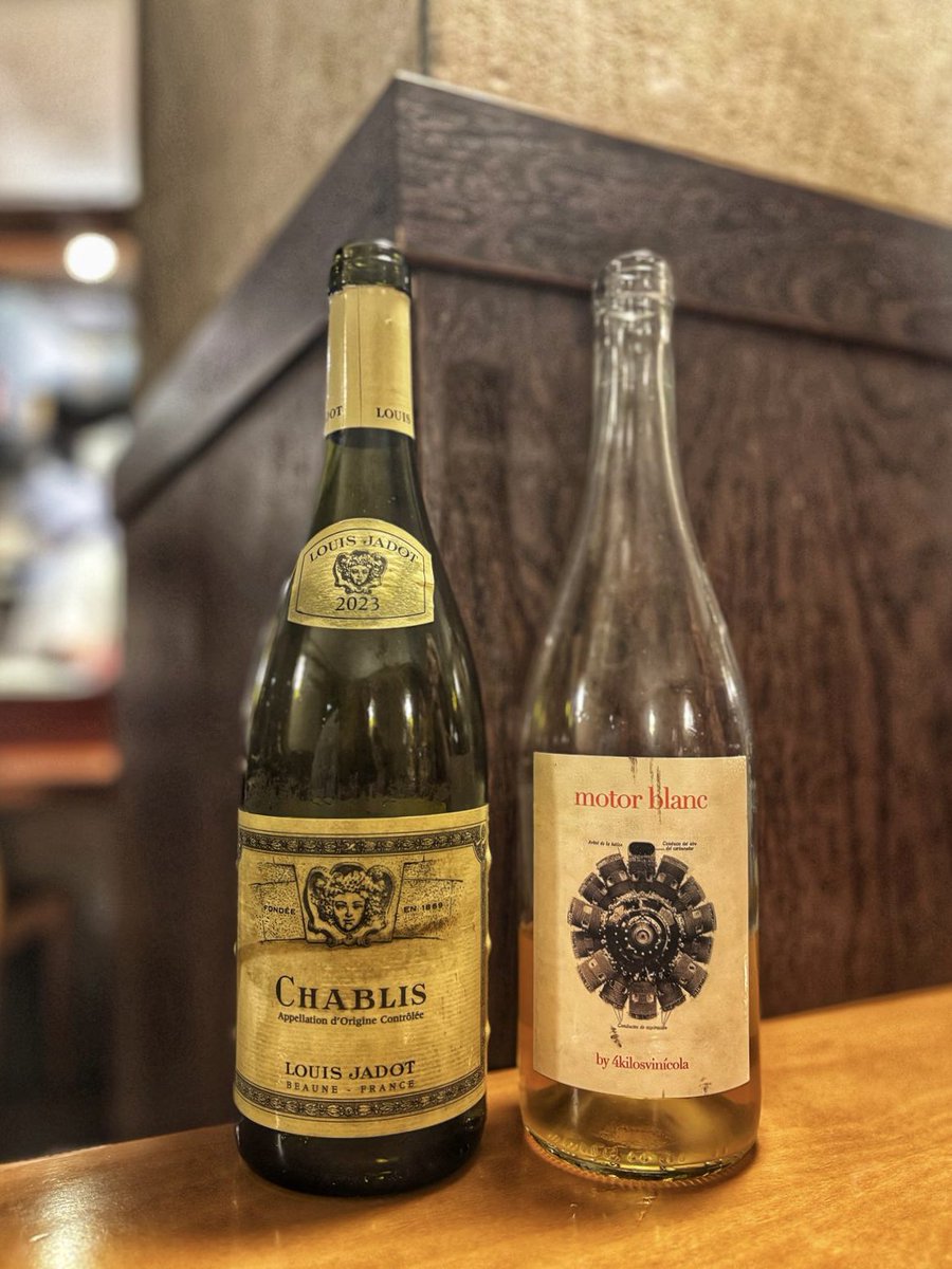 rcoll_wine's tweet photo. SHUNKA 🍽️💫 - El japonés 🍣🍱🥢!
.
Motor Blanc 2023 - Premsal blanco - Baleares
Louis Jadot Chablis 2023 - Bourgogne - Chardonnay
.
#vilaviniteca #vino #winelover #instawine #japones #shunka #restaurantes #barcelona #4kilos #borgoña #louisjadot https://t.co/3zZw4tK2qR