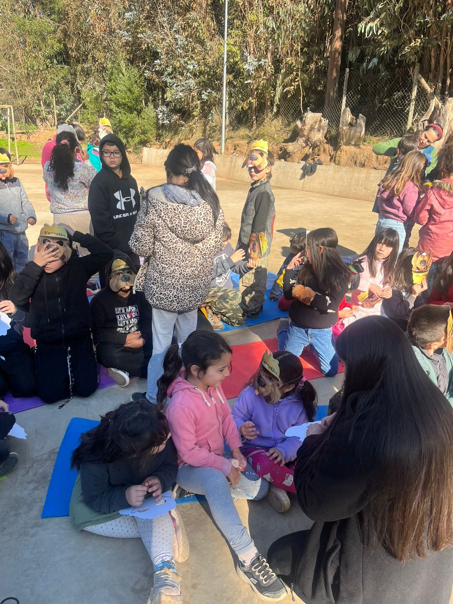 conaf_ohiggins's tweet image. Llegamos hasta la Escuela Ciruelos de Pichilemu para compartir con la comunidad escolar, presentar una charla y una actividad de educación ambiental y prevención de incendios forestales, junto a Forestín