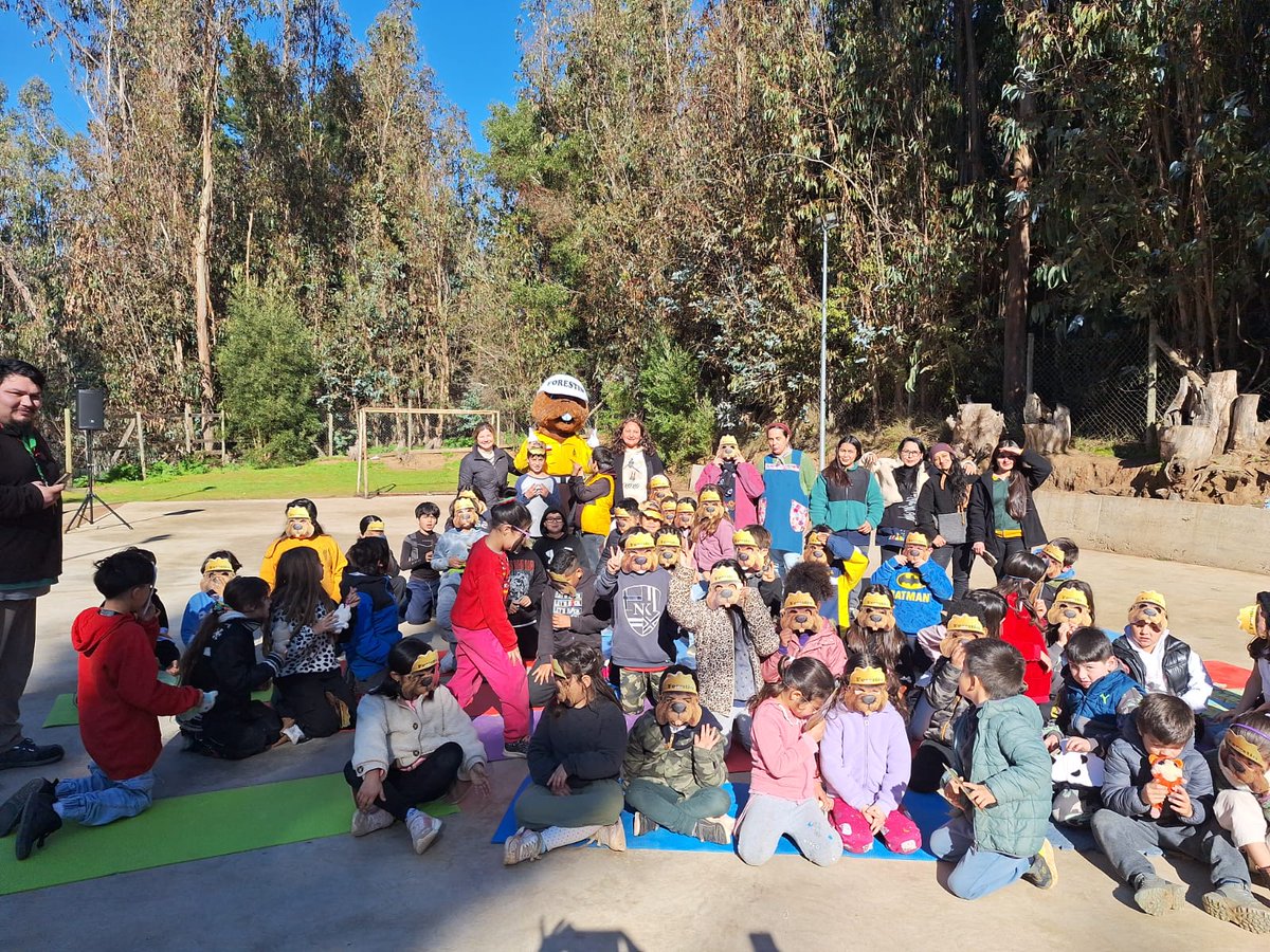 conaf_ohiggins's tweet image. Llegamos hasta la Escuela Ciruelos de Pichilemu para compartir con la comunidad escolar, presentar una charla y una actividad de educación ambiental y prevención de incendios forestales, junto a Forestín