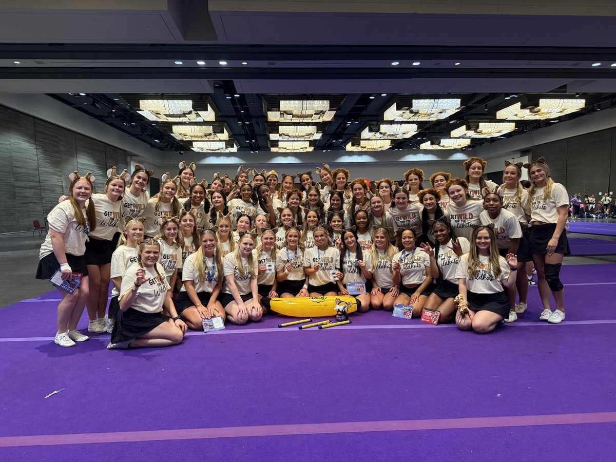 WHSKatsCheer's tweet image. An unforgettable week at UCA Camp! 💜
🏆 Varsity & Sub-Varsity earned top placements, spirit sticks every night, & the UCA Banana🍌
🌟 11 All-Americans
📍 3 Pin It Forward recipients
✨ 2 Future UCA Staffers
🫶 Leadership Award voted by other teams
#WillisCheer #BetterTogether