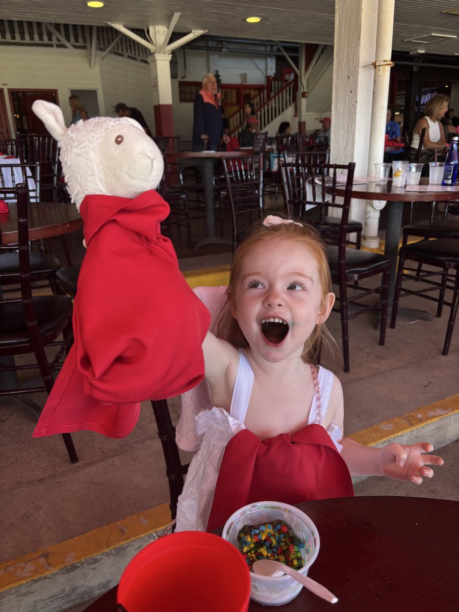 TogaTracksider's tweet image. Red Llama in the 5th