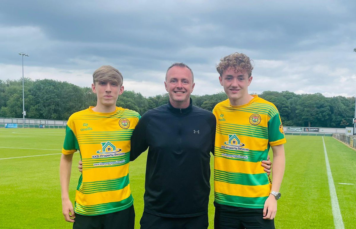 JontheManc's tweet image. Great for Charlie & Dan signing @LinnetsYouth which is some achievement at 16 !!!
Charlie could’ve taken some bad news years ago & fell out of love with the game but didn’t, had options but chose a different path & worked hard !
Thanks to @AdeMiller9 @Lango6times & @U9Schalke