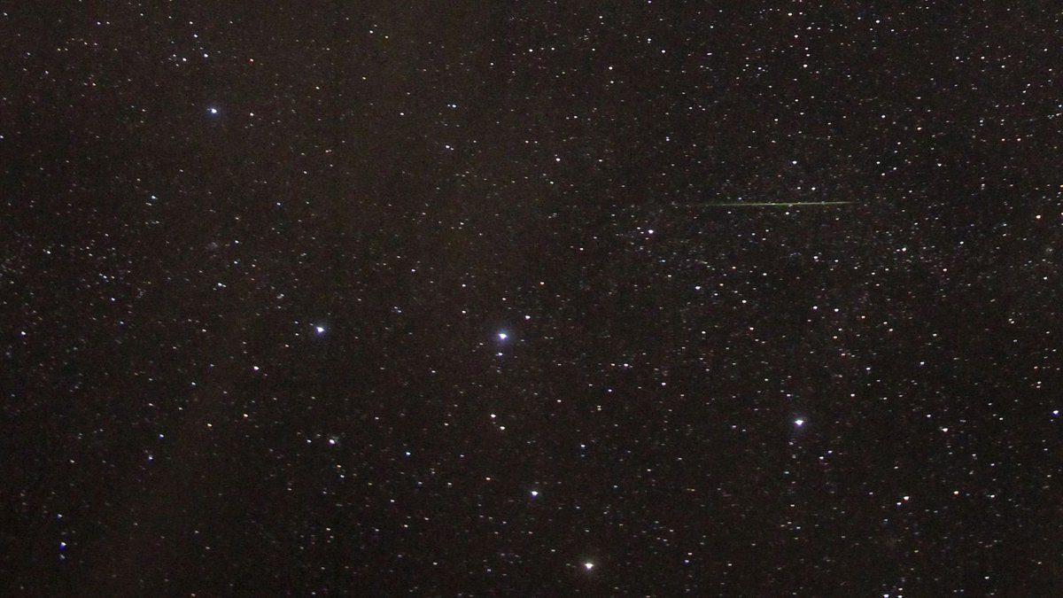 sjb_astro's tweet image. The number of #Perseid meteors seen over the next week will be around 1-2 per hour. The rate will improve gradually as we head into August. The peak is on the night of 12-13 August. Numbers will also be high on 11-12 and 13-14 August. #Astronomy #PerseidsMeteorShower