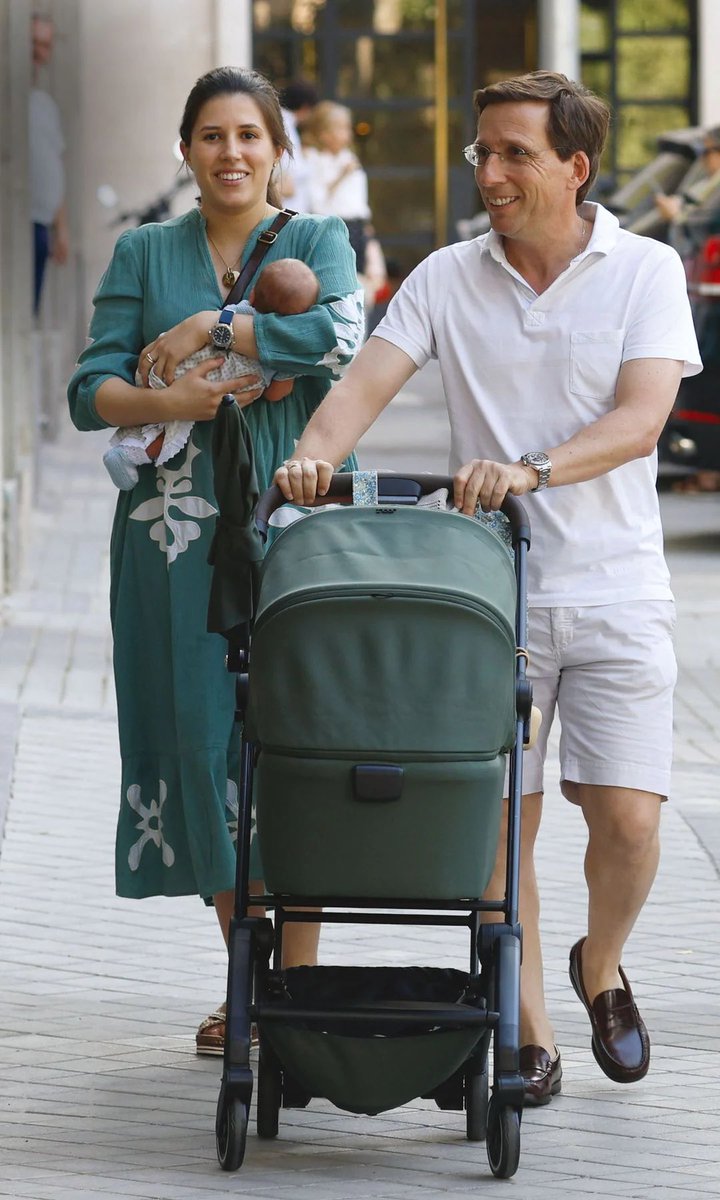 Almeida disfrutando del permiso de paternidad al que se opuso su partido...