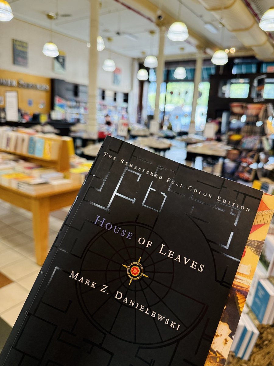 helloitslynne's tweet image. im ashamed to admit that nyc is growing on me
has anyone read this book?