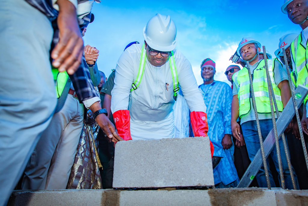 _TheTime_isNow_'s tweet image. GOVERNOR MUTFWANG FLAGS OFF AGRO-LOGISTICS HUBS IN MANGU, SHENDAM TO BOOST ECONOMIC LINKAGES, RURAL TRANSFORMATION
As part of strategic efforts to revitalize Plateau State’s rural economy and promote agribusiness, the Executive Governor of Plateau State, His Excellency Barr.…