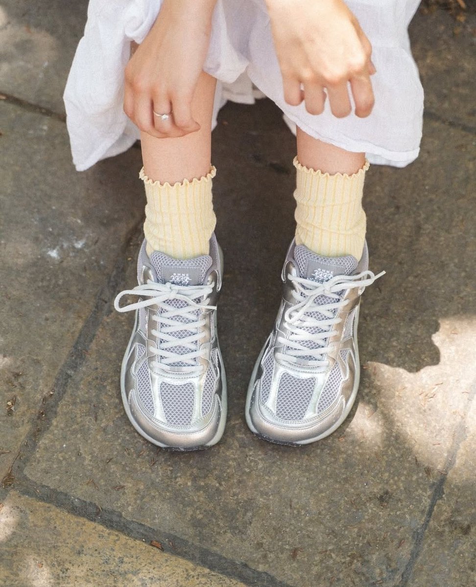 Street_Archive's tweet image. NWHR x Ohne Project – “Retroform 2000”
Not for hype—built for movement. Handmade, vegan, 2000s-inspired runners that just make sense.
StreetArchive.com

#NWHR #OhneProject #Retroform2000 #SneakerDrop #Y2KRunner #FootwearDesign #MadeInSpain #StreetArchive