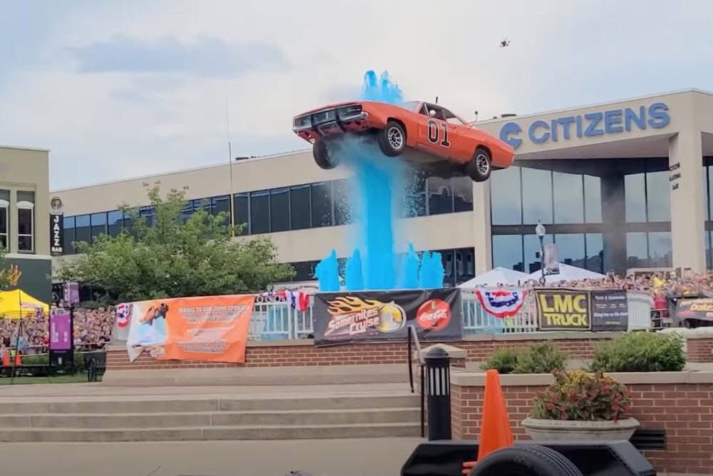 DESuperAuto's tweet photo. JUST ANNOUNCED!📷
The General Lee Fountain Jump Car Will Be On Display All Weekend At The Swap Meet Courtesy Of Our Good Friends At Northeast Ohio Dukes.
Plus.. They Are Bringing A Ton Of Merch
Gates Open Tomorrow At 8am @ Canfield Fairgrounds https://t.co/UupOBz9pmZ