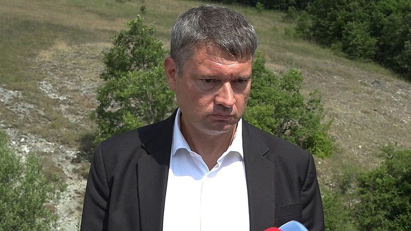 admirim's tweet image. NEW
Igor Popovic, a Serbian state official who incited hatred by insulting Kosovo's liberation struggle during a speech in Rahovec, has been arrested and will be deported to Serbia.